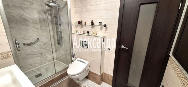 Продам трехкомнатную (3-комн.) квартиру, Рентгена ул, 6, Санкт-Петербург г