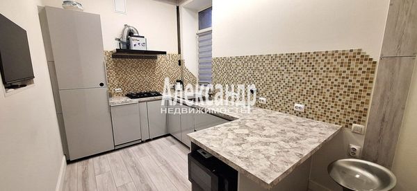 Продам трехкомнатную (3-комн.) квартиру, Рентгена ул, 6, Санкт-Петербург г