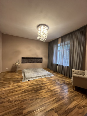 Продам трехкомнатную (3-комн.) квартиру, Республиканская ул, 86А, Малаховка рп