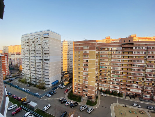 Продам трехкомнатную (3-комн.) квартиру, Тополиная ул, 401к1, Краснодар г