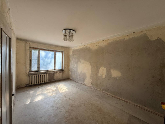 Продам трехкомнатную (3-комн.) квартиру, 60 лет Октября ул, 13, Симферополь г