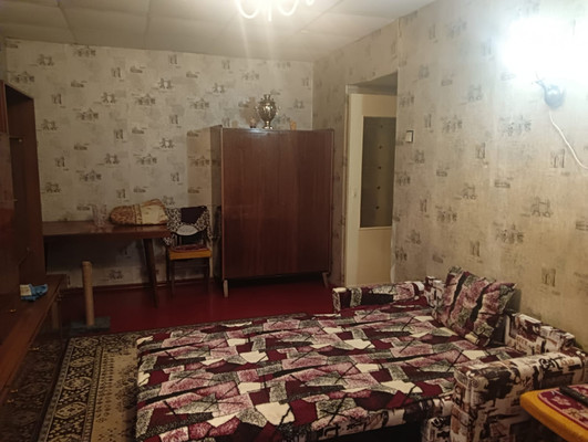 Продам двухкомнатную (2-комн.) квартиру, 7 Армии ул, 10а, Гатчина г