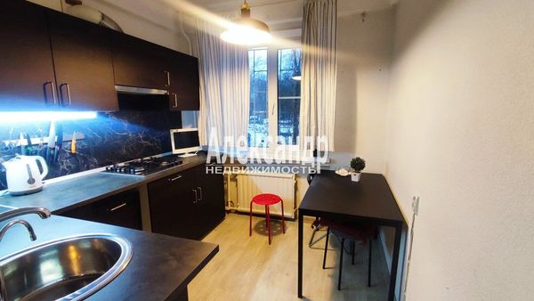 Продам трехкомнатную (3-комн.) квартиру, Светлановский пр-кт, 77, Санкт-Петербург г