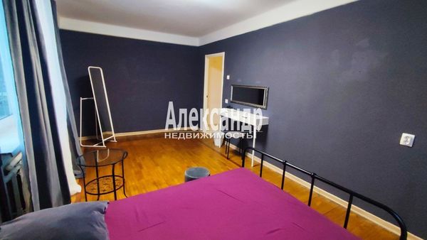 Продам трехкомнатную (3-комн.) квартиру, Светлановский пр-кт, 77, Санкт-Петербург г