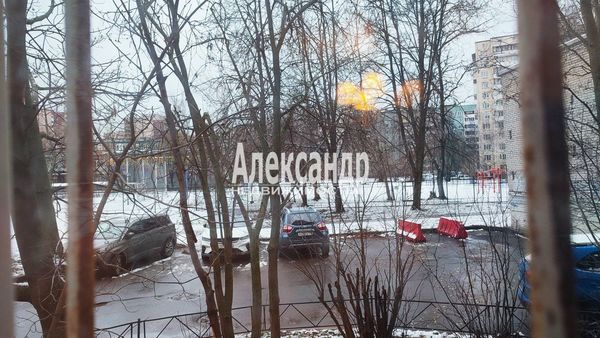 Продам трехкомнатную (3-комн.) квартиру, Светлановский пр-кт, 77, Санкт-Петербург г