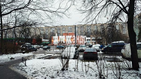 Продам трехкомнатную (3-комн.) квартиру, Светлановский пр-кт, 77, Санкт-Петербург г