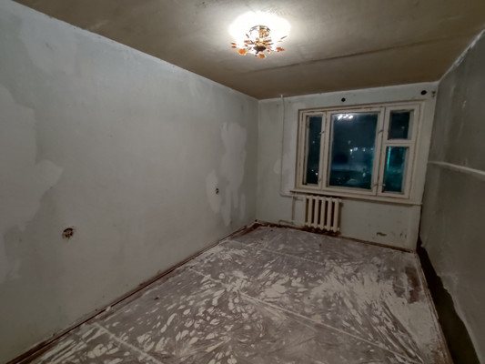 Продам однокомнатную (1-комн.) квартиру, Кочетова ул, 30, Великий Новгород г