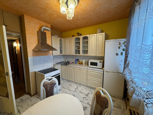 Сдам трехкомнатную (3-комн.) квартиру, Новгородская ул, 4, Москва г