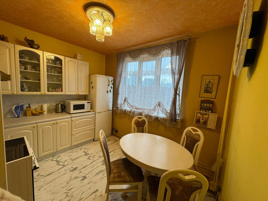 Сдам трехкомнатную (3-комн.) квартиру, Новгородская ул, 4, Москва г