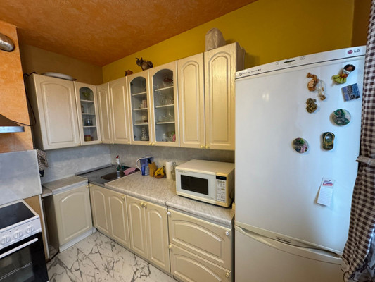 Сдам трехкомнатную (3-комн.) квартиру, Новгородская ул, 4, Москва г