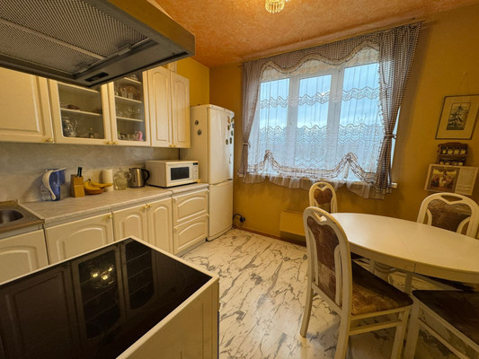 Сдам трехкомнатную (3-комн.) квартиру, Новгородская ул, 4, Москва г