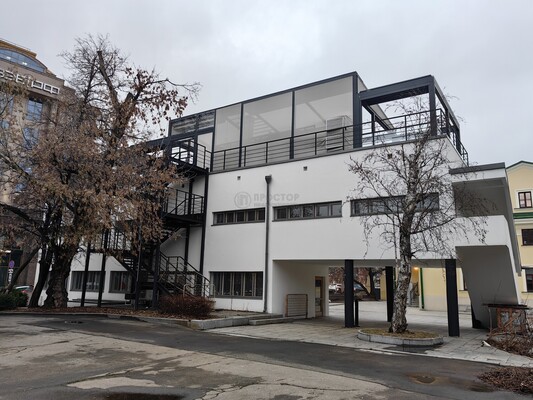 Продам коммерческое помещение 333 м2, Новинский б-р, 25-27с12, Москва г