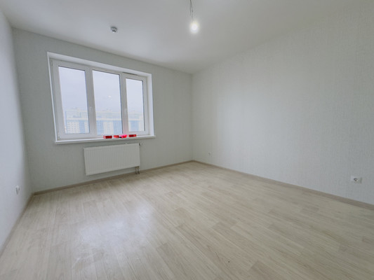 Продам многокомнатную квартиру, Ленинский пр-кт, 68, Санкт-Петербург г