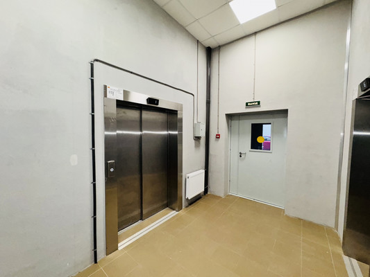 Продам многокомнатную квартиру, Ленинский пр-кт, 68, Санкт-Петербург г