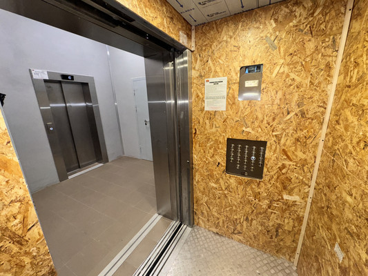 Продам многокомнатную квартиру, Ленинский пр-кт, 68, Санкт-Петербург г