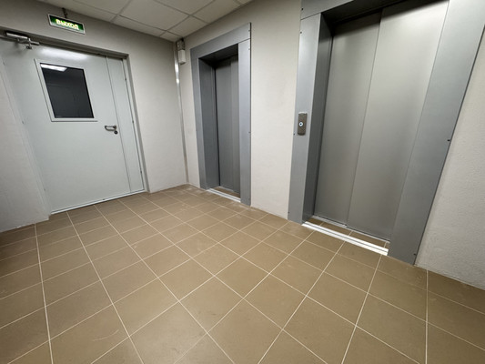 Продам многокомнатную квартиру, Ленинский пр-кт, 68, Санкт-Петербург г