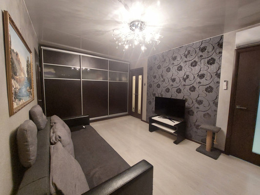 Продам трехкомнатную (3-комн.) квартиру, Весенняя ул, 11, Рязань г