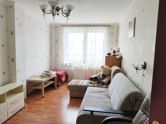 Продам трехкомнатную (3-комн.) квартиру, Гусарская ул, 8к7, Пушкин г