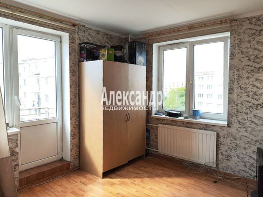 Продам трехкомнатную (3-комн.) квартиру, Гусарская ул, 8к7, Пушкин г