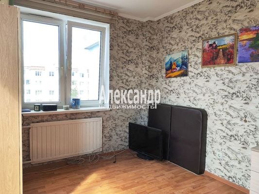 Продам трехкомнатную (3-комн.) квартиру, Гусарская ул, 8к7, Пушкин г