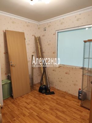 Продам трехкомнатную (3-комн.) квартиру, Гусарская ул, 8к7, Пушкин г