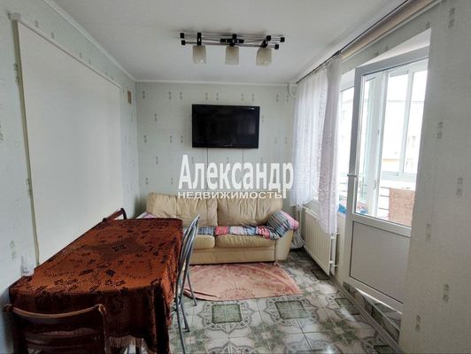 Продам трехкомнатную (3-комн.) квартиру, Гусарская ул, 8к7, Пушкин г