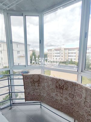 Продам трехкомнатную (3-комн.) квартиру, Гусарская ул, 8к7, Пушкин г