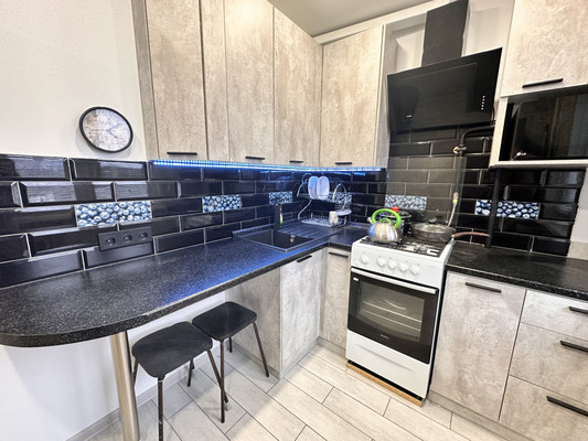 Продам двухкомнатную (2-комн.) квартиру, Внуковский мкр, 12, Дмитров г