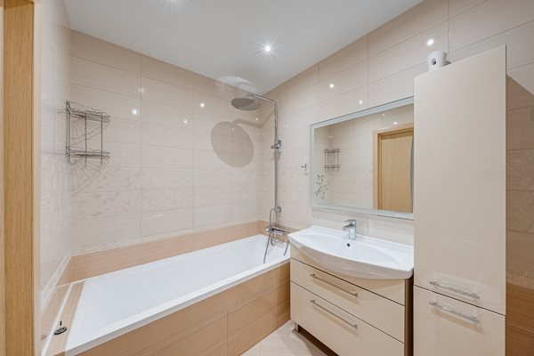 Продам трехкомнатную (3-комн.) квартиру, Дмитриева ул, 4, Балашиха г