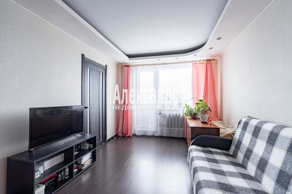 Продам многокомнатную квартиру, Лесная ул, 2, Кобралово п