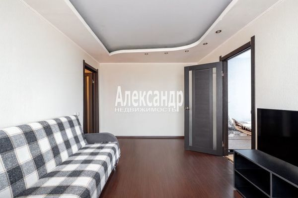 Продам многокомнатную квартиру, Лесная ул, 2, Кобралово п