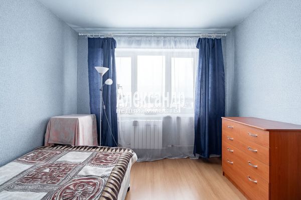 Продам многокомнатную квартиру, Лесная ул, 2, Кобралово п