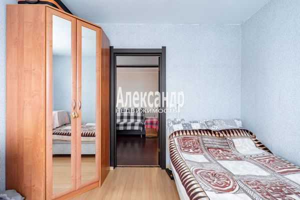 Продам многокомнатную квартиру, Лесная ул, 2, Кобралово п