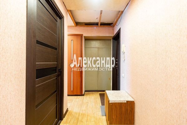 Продам многокомнатную квартиру, Лесная ул, 2, Кобралово п