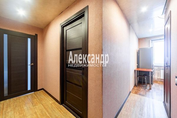 Продам многокомнатную квартиру, Лесная ул, 2, Кобралово п