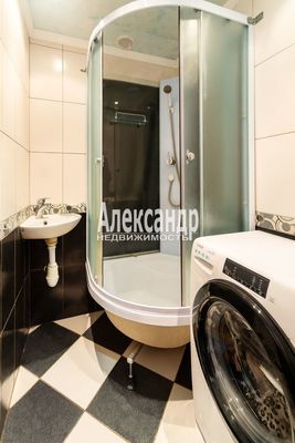 Продам многокомнатную квартиру, Лесная ул, 2, Кобралово п