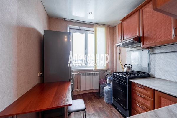 Продам многокомнатную квартиру, Лесная ул, 2, Кобралово п