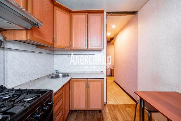 Продам многокомнатную квартиру, Лесная ул, 2, Кобралово п