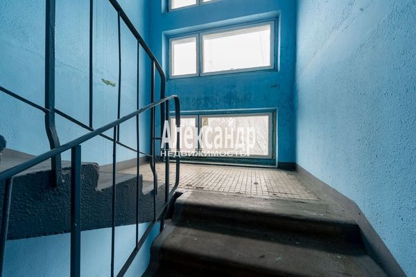 Продам многокомнатную квартиру, Лесная ул, 2, Кобралово п