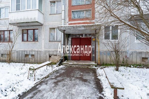 Продам многокомнатную квартиру, Лесная ул, 2, Кобралово п