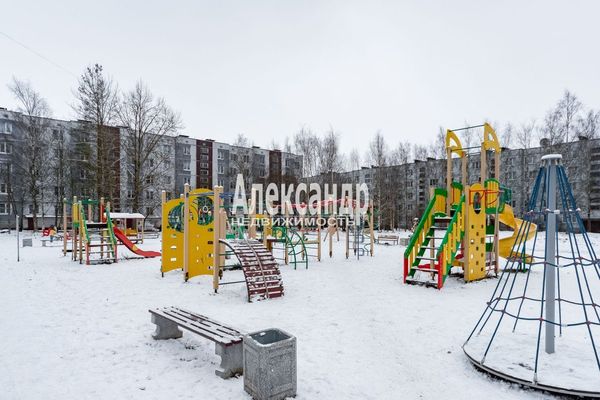 Продам многокомнатную квартиру, Лесная ул, 2, Кобралово п