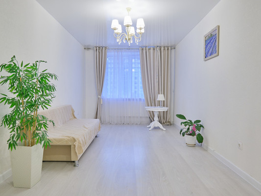 Продам двухкомнатную (2-комн.) квартиру, Новая ул, 15, Мурино п