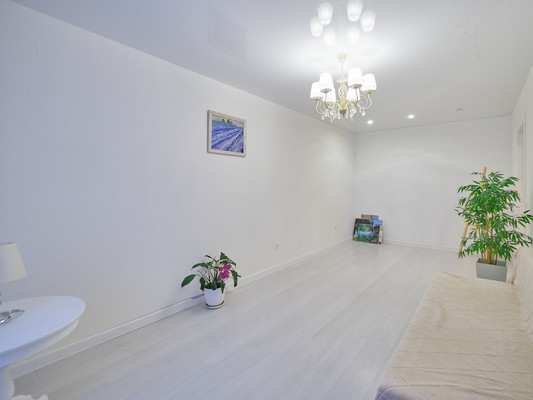 Продам двухкомнатную (2-комн.) квартиру, Новая ул, 15, Мурино п