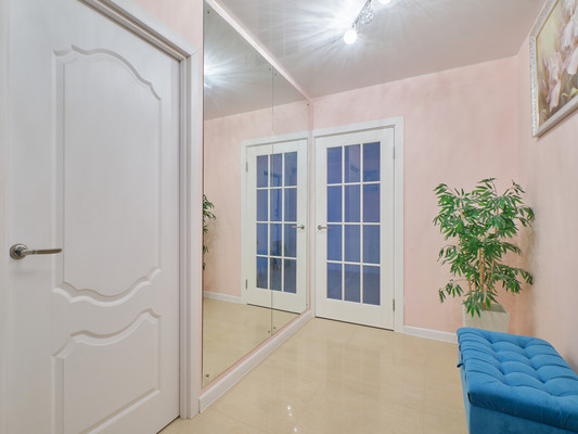 Продам двухкомнатную (2-комн.) квартиру, Новая ул, 15, Мурино п