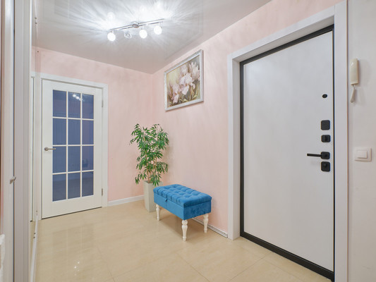 Продам двухкомнатную (2-комн.) квартиру, Новая ул, 15, Мурино п