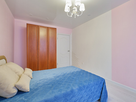 Продам двухкомнатную (2-комн.) квартиру, Новая ул, 15, Мурино п