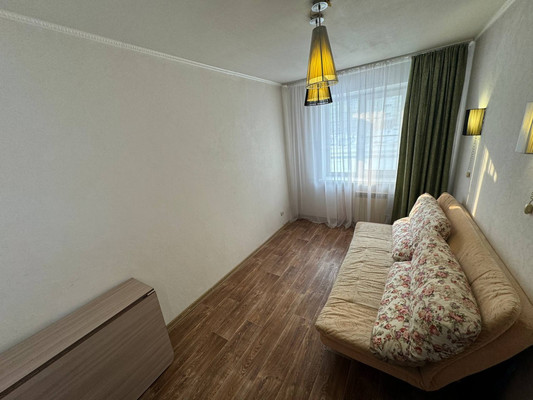 Продам двухкомнатную (2-комн.) квартиру, Гагарина ул, 10, Комсомольск-на-Амуре г