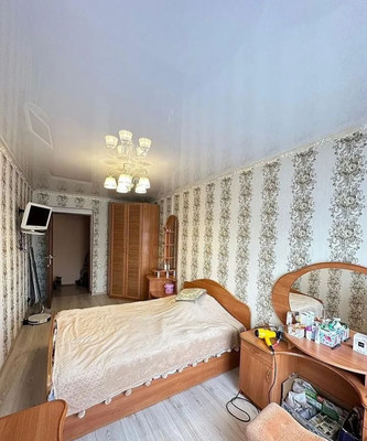 Продам двухкомнатную (2-комн.) квартиру, Космическая ул, 32, Калининград г