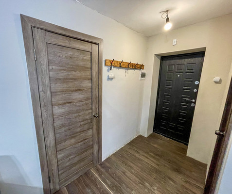 Продам трехкомнатную (3-комн.) квартиру, 2-й Микрорайон ул, 22, Эльбан рп