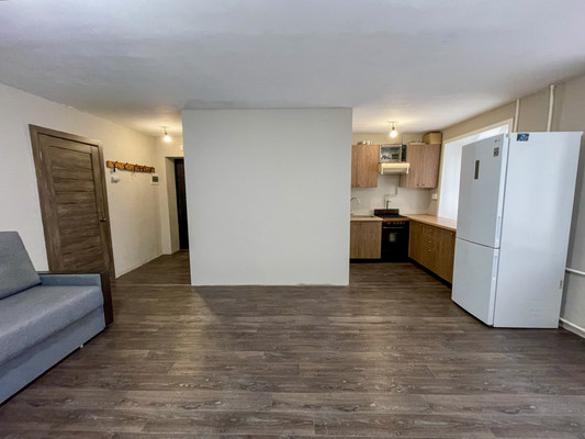 Продам трехкомнатную (3-комн.) квартиру, 2-й Микрорайон ул, 22, Эльбан рп